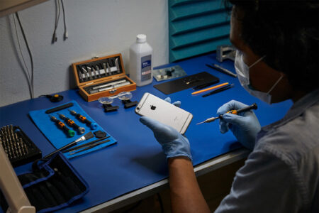 Apple Expands iPhone Repair Services Across the US
